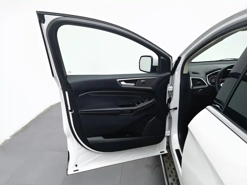 Ford Edge — миниатюра 8