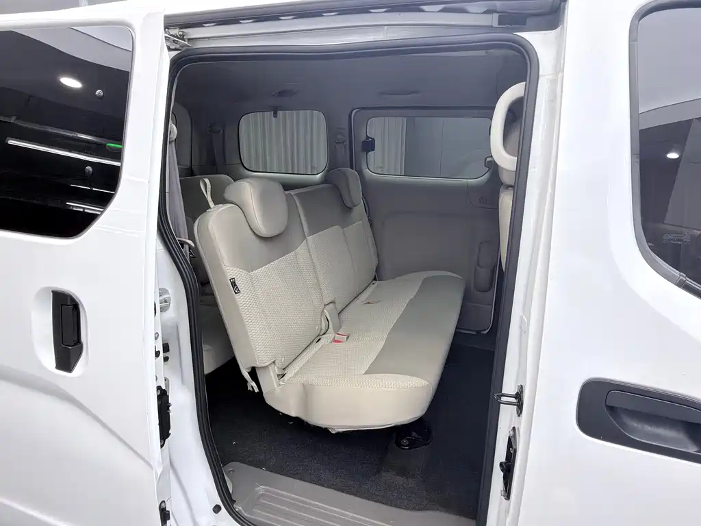 Nissan NV200 — миниатюра 22