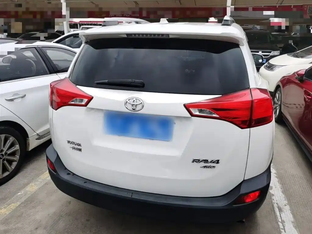 Toyota RAV4 2015 2.5L AT Luxury
