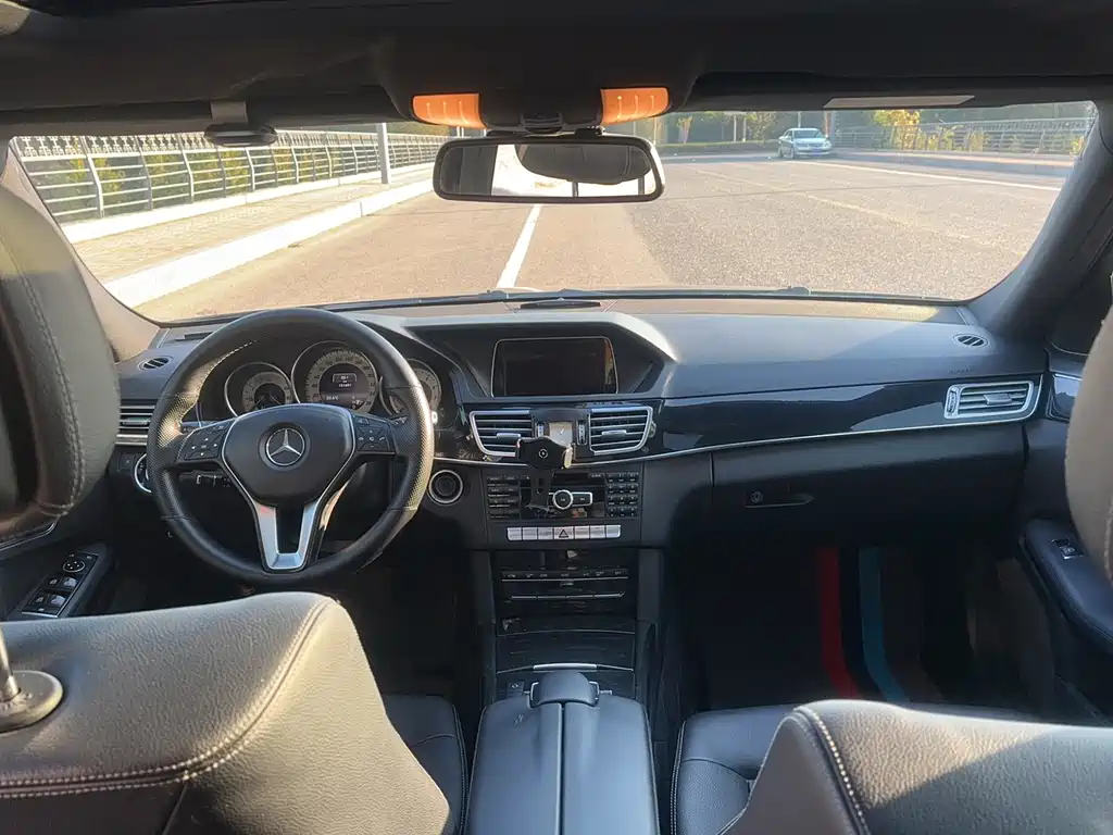 Mercedes-Benz E-Class — миниатюра 13