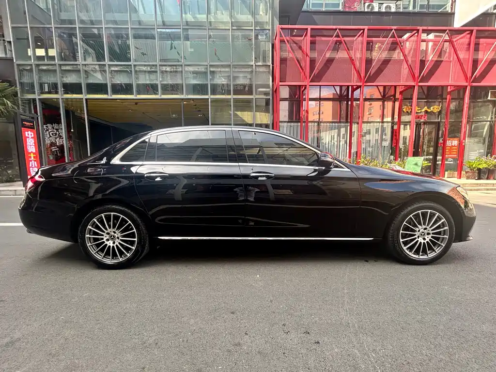 Mercedes-Benz E-Class — миниатюра 5