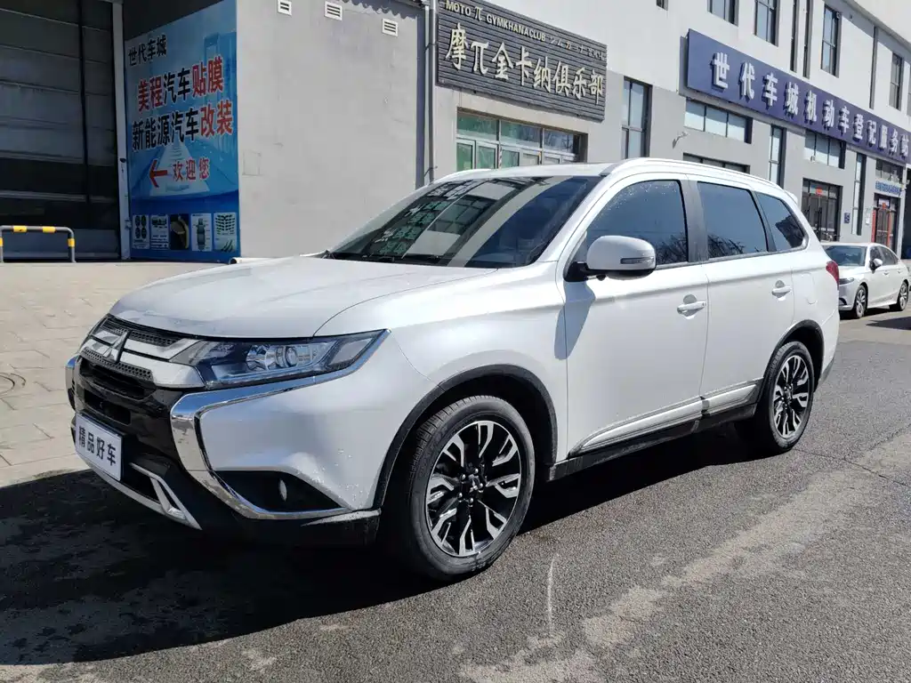 MITSUBISHI OUTLANDER