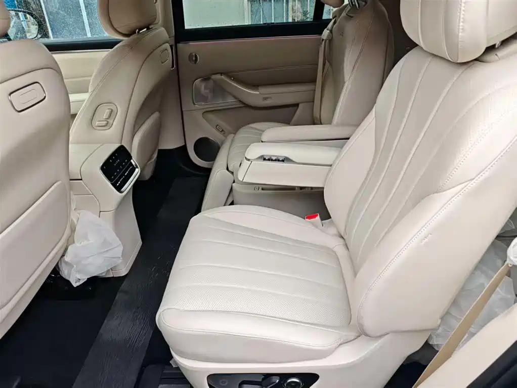 AITO ASK THE WORLD M8