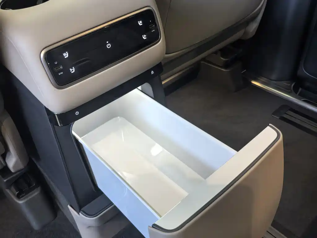 Li Auto Li MEGA — миниатюра 7