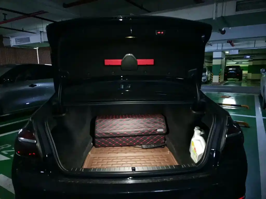 BMW 7 Series — миниатюра 10
