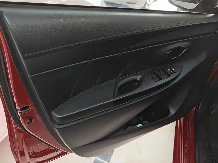 TOYOTA YARIS L TO ENJOY