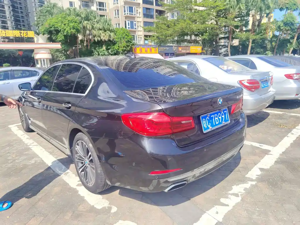 BMW 5 Series — миниатюра 3
