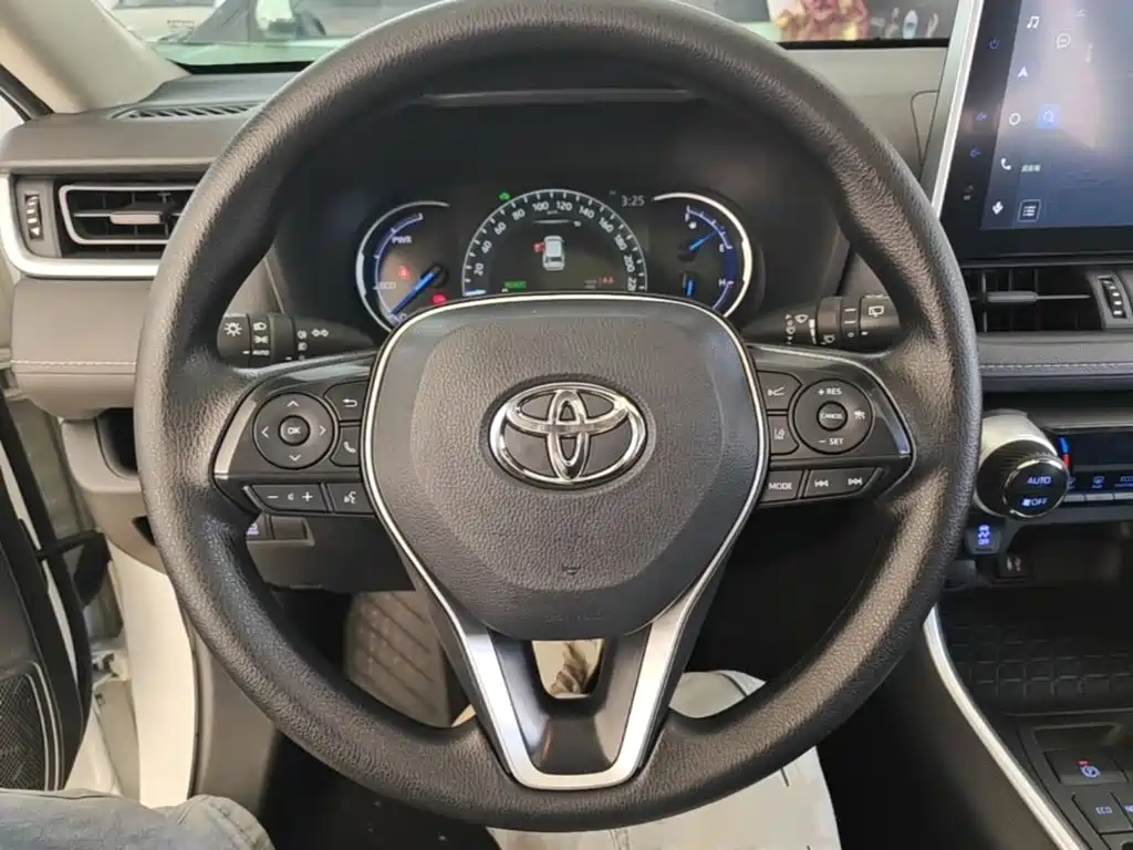 Toyota RAV4 — миниатюра 11