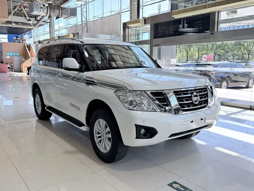 Nissan Patrol — миниатюра 3