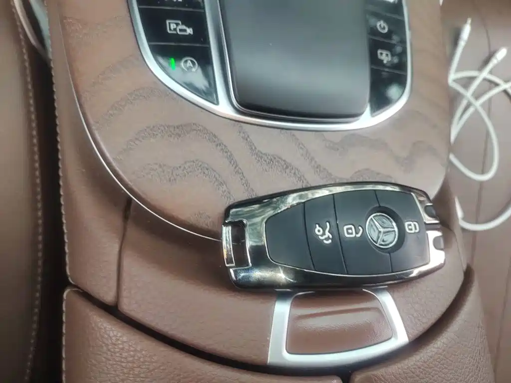 Mercedes-Benz E-Class — миниатюра 12