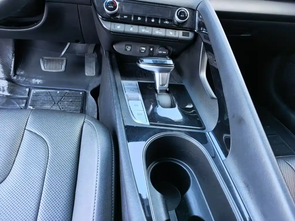 Hyundai Elantra 2023 — фото 13