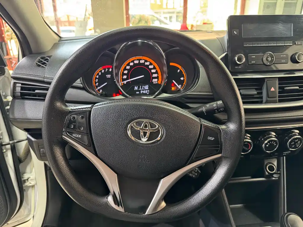 Toyota Yaris L - фото 8