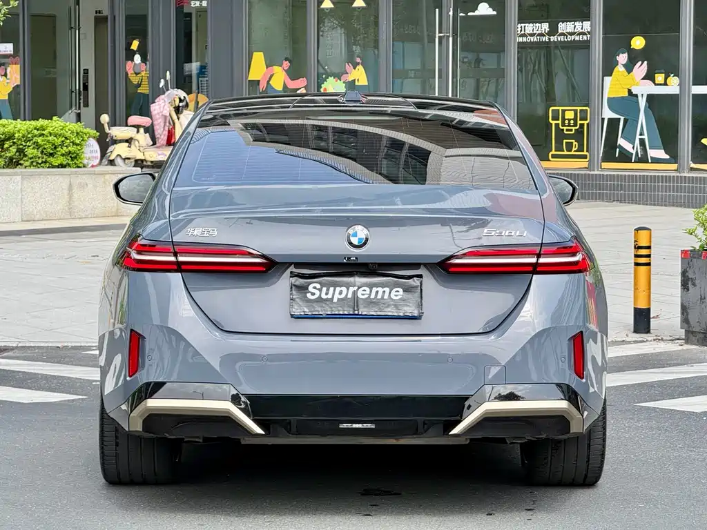 BMW 5 Series — миниатюра 8