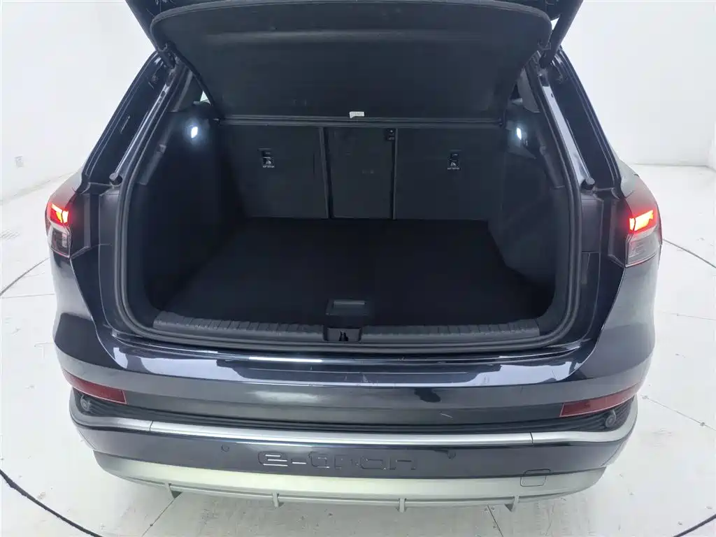 AUDI Q4 E TRON