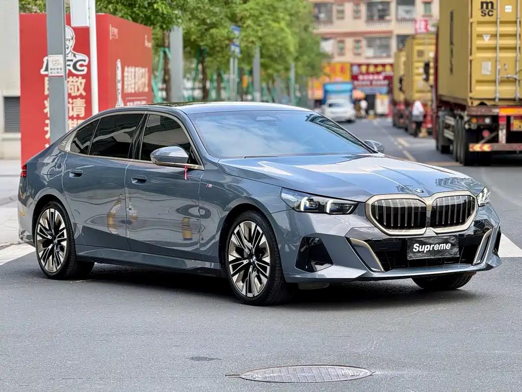 BMW 5 Series — миниатюра 3