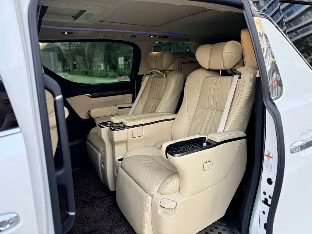 Toyota Alphard — миниатюра 6