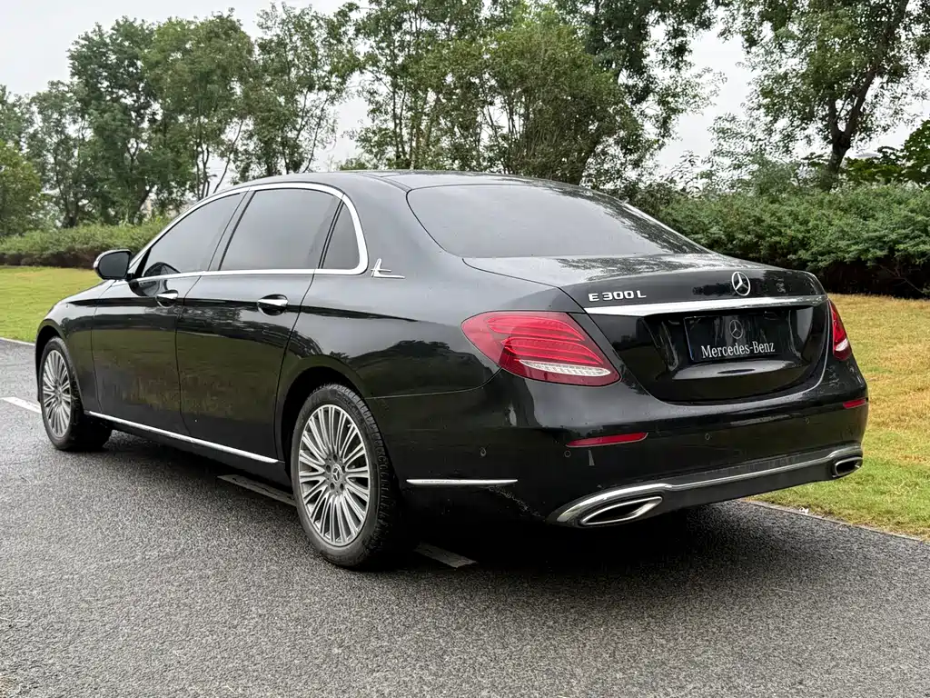 Mercedes-Benz E-Class — миниатюра 8