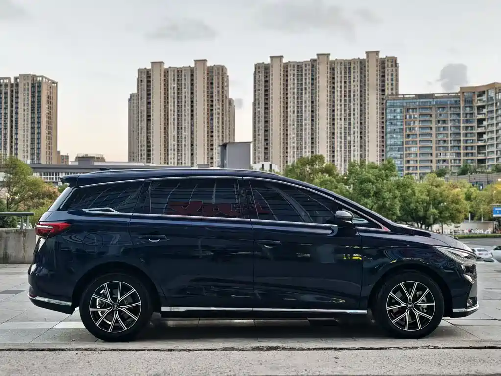 BYD Song Max DM-i 2022 — фото 8