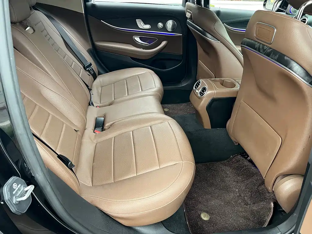 Mercedes-Benz E-Class — миниатюра 15