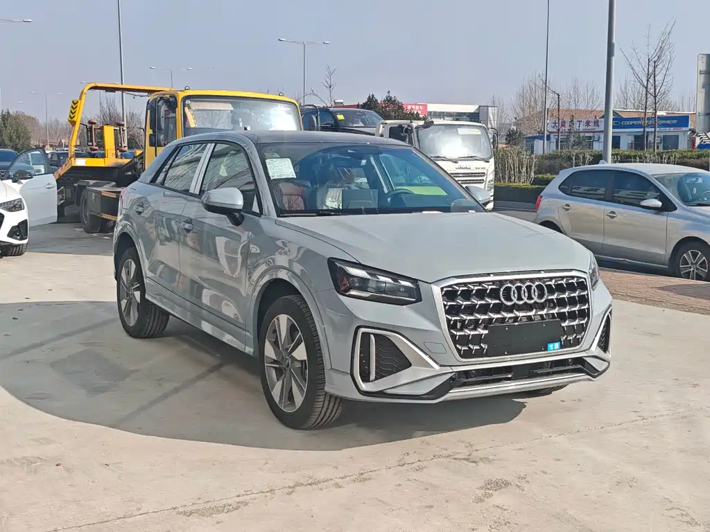 AUDI Q2L