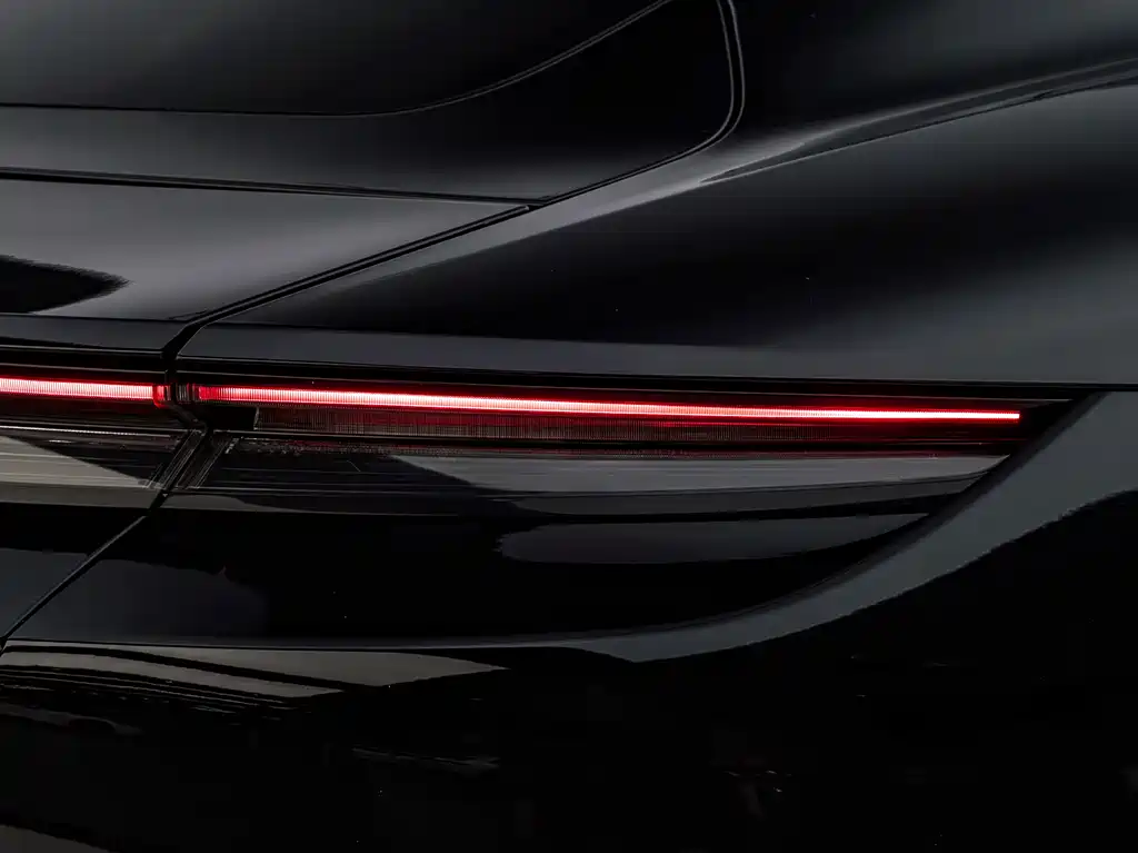 Porsche Taycan — миниатюра 7