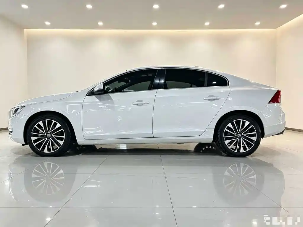 Volvo S60 — миниатюра 3