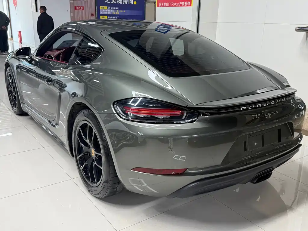 PORSCHE 718
