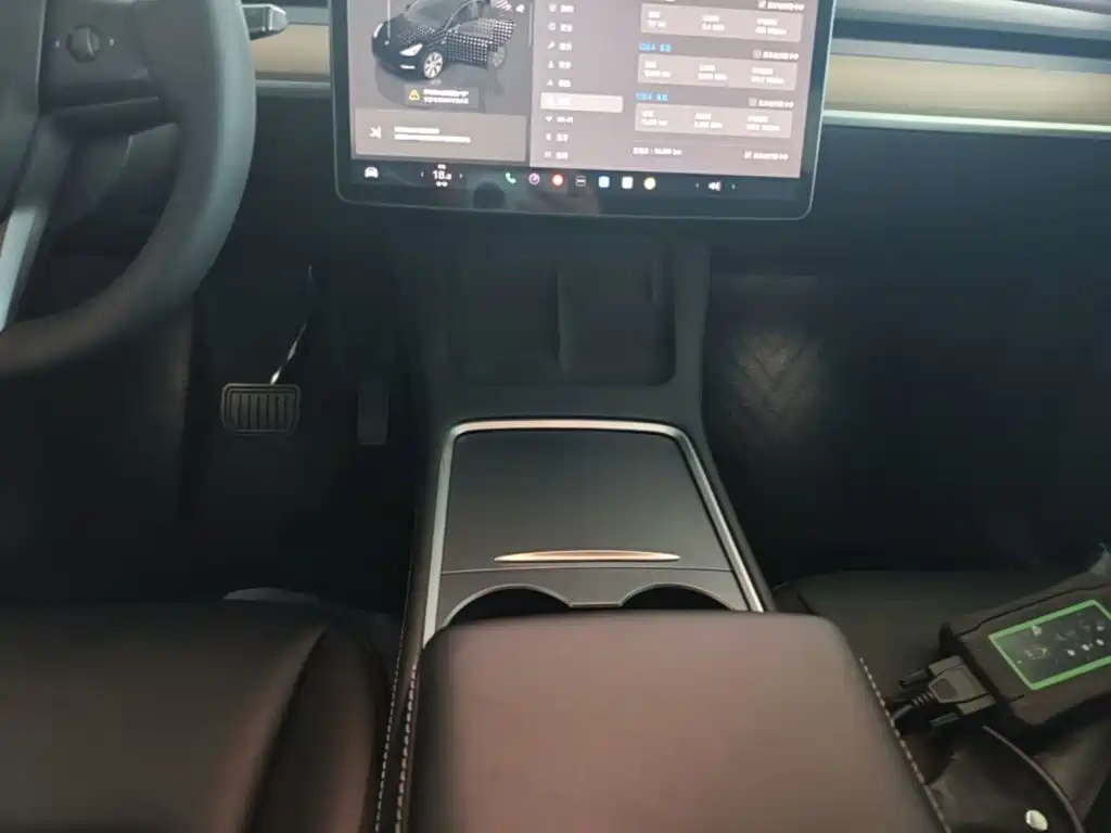 Tesla Model Y — миниатюра 14