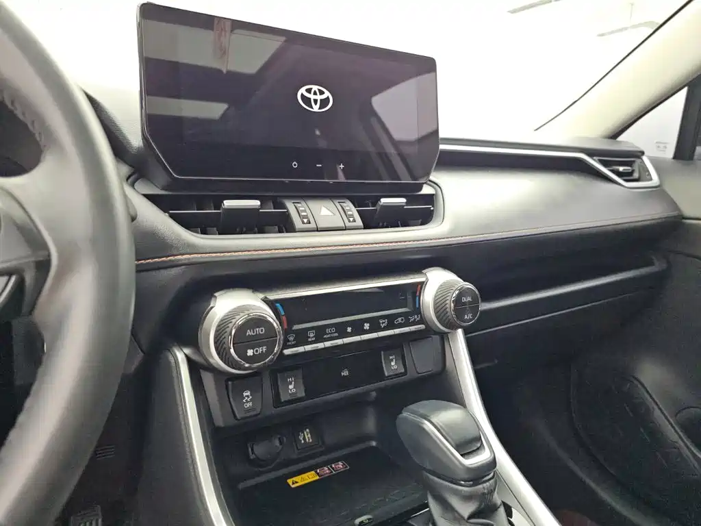 Toyota RAV4 — миниатюра 13