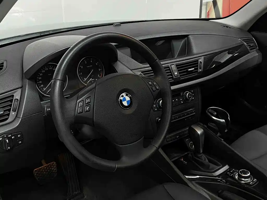 BMW X1 (Import) — миниатюра 10