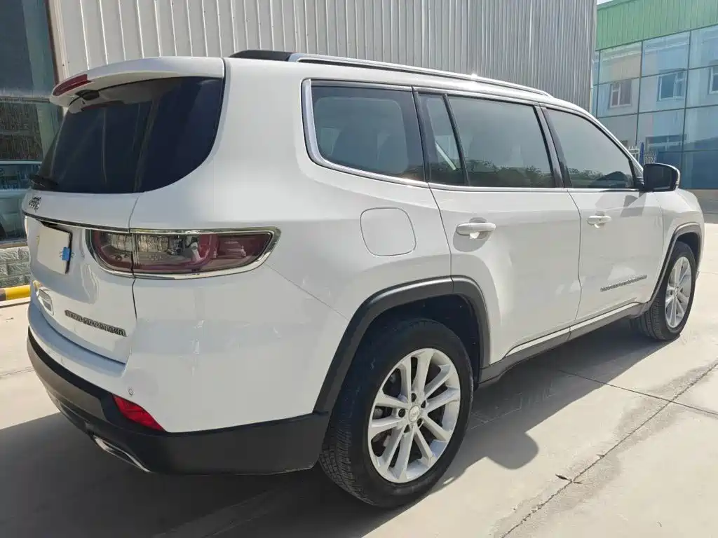Jeep Grand Commander — миниатюра 9