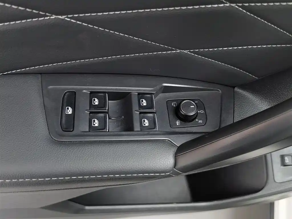 Volkswagen Tiguan L L 2022 330TSI AT R-Line