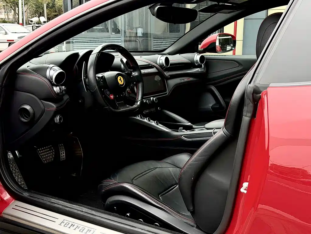 Ferrari GTC4Lusso 2017 3.9T V8