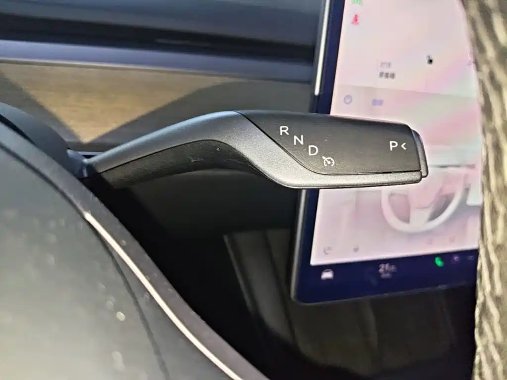 Tesla Model Y — миниатюра 14