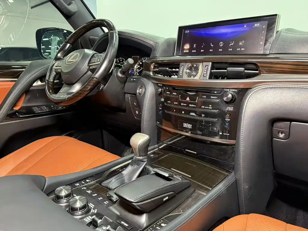 Lexus LX — миниатюра 11