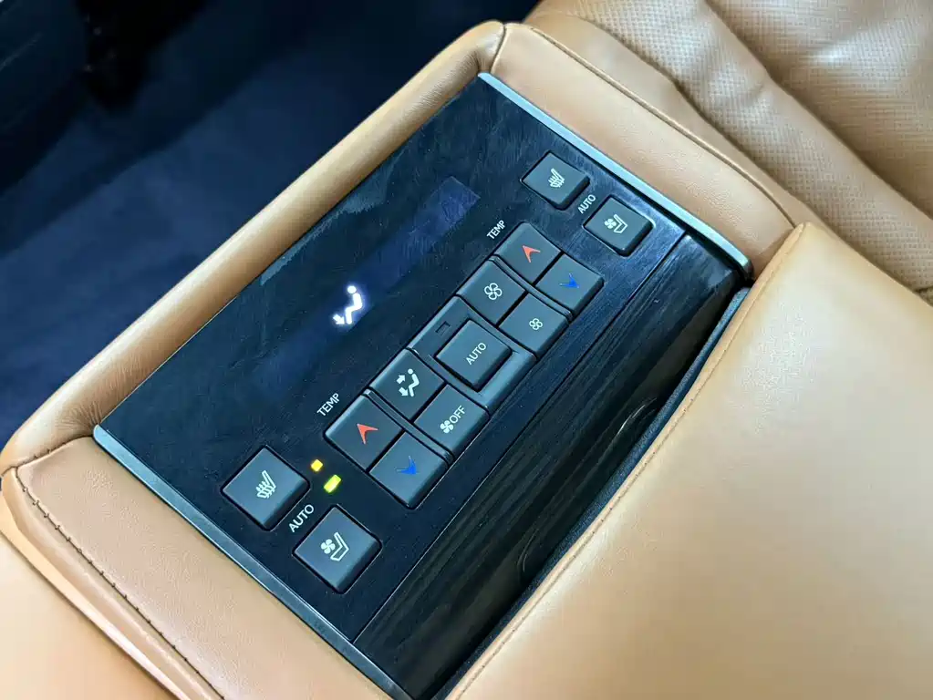 Lexus LX — миниатюра 15