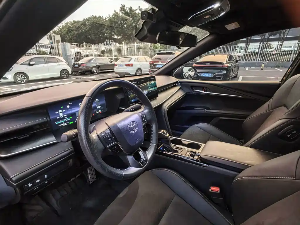 Toyota Camry — миниатюра 14