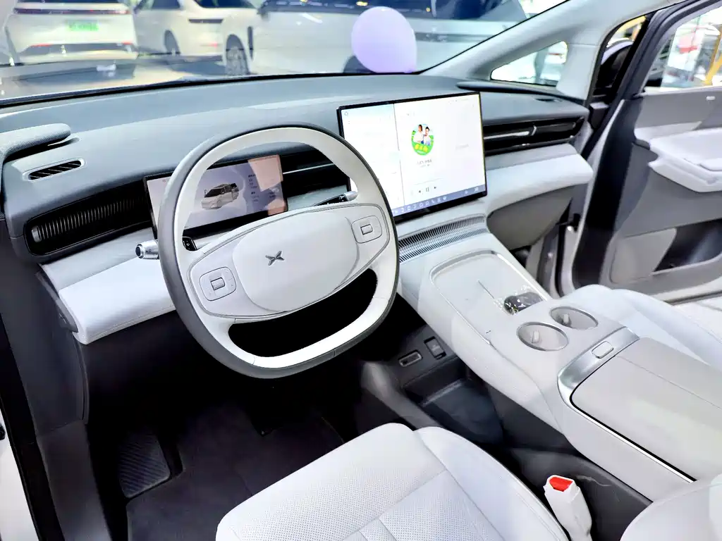 XPeng X9 — миниатюра 9