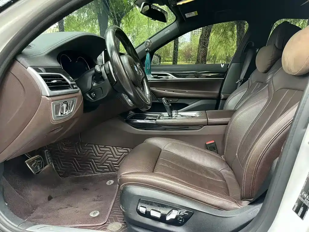 BMW 7 SERIES