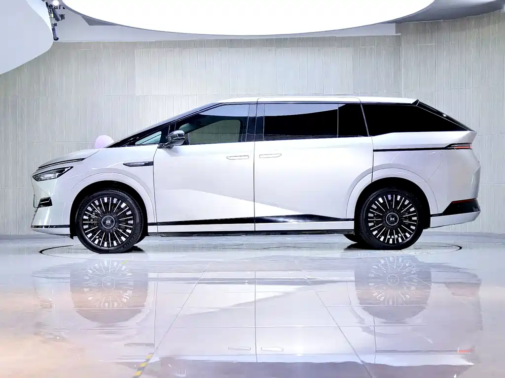 XPeng X9 — миниатюра 4