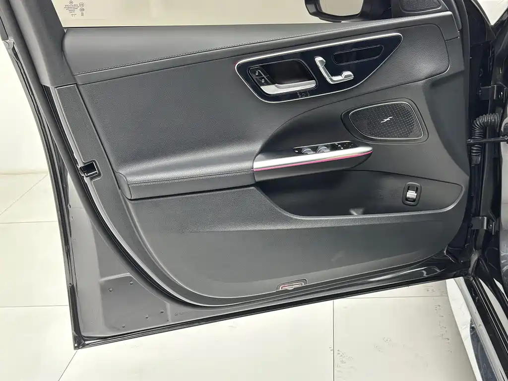 Mercedes-Benz C-Class — миниатюра 16
