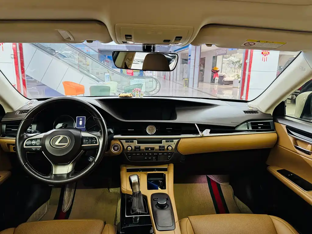 Lexus ES — миниатюра 12