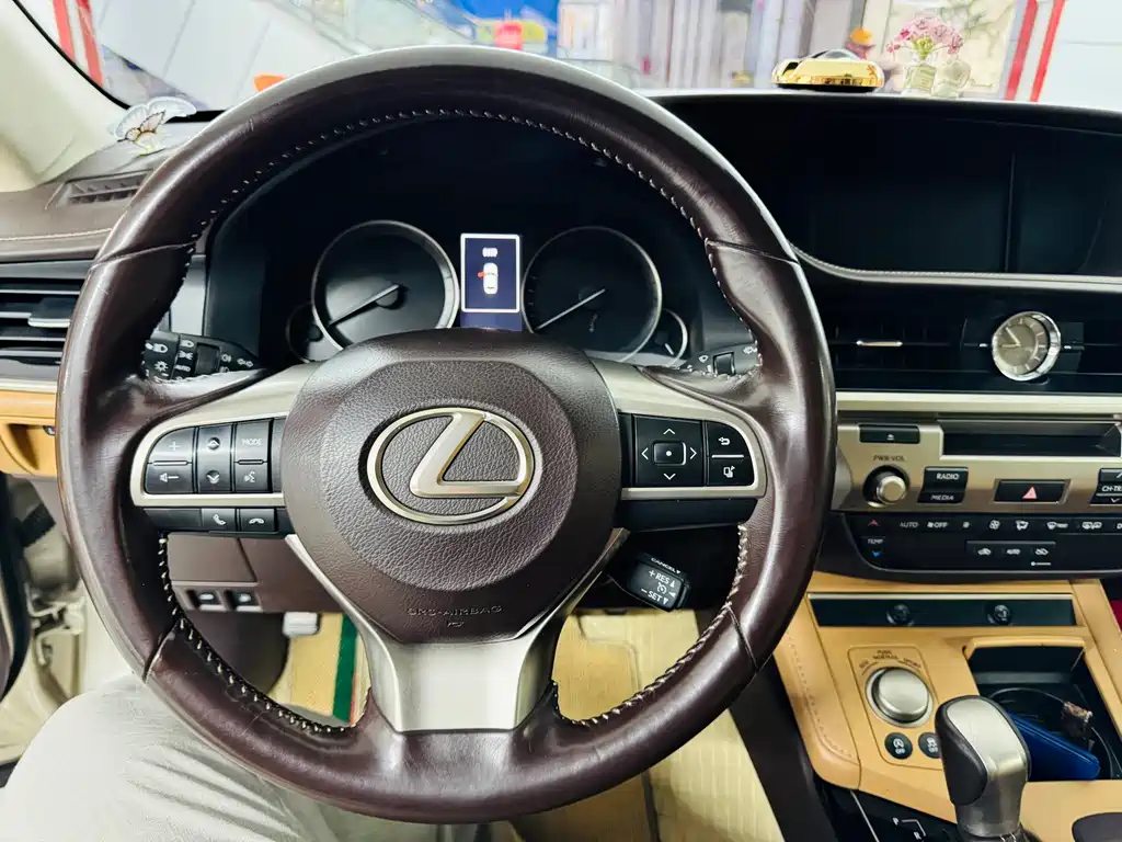 Lexus ES — миниатюра 13