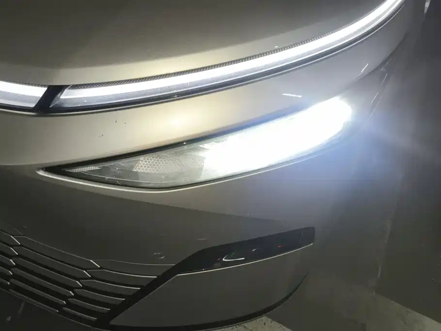 XPeng X9 — миниатюра 5