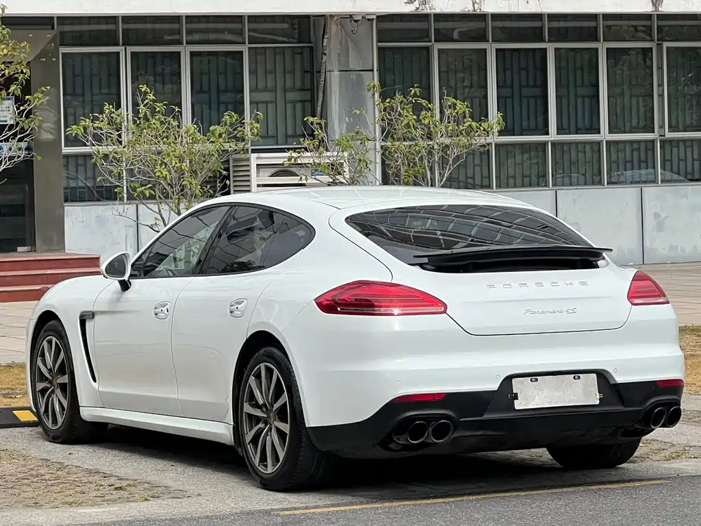 PORSCHE PANAMERA