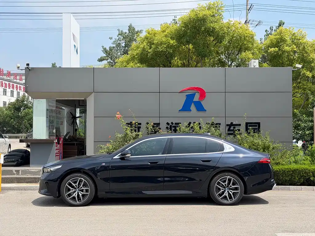 BMW i5 — миниатюра 9