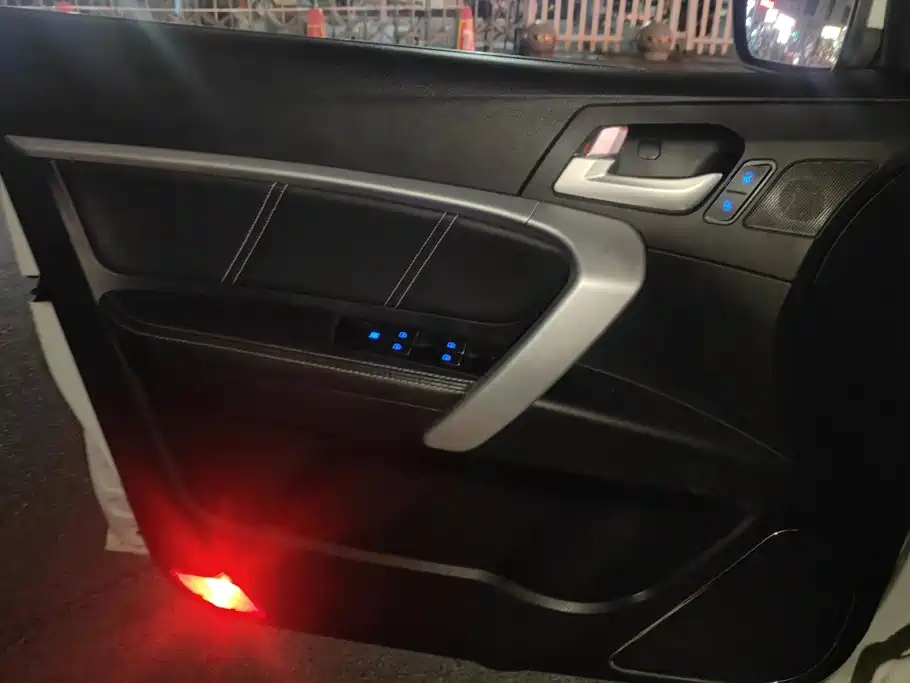 Geely Emgrand — миниатюра 7