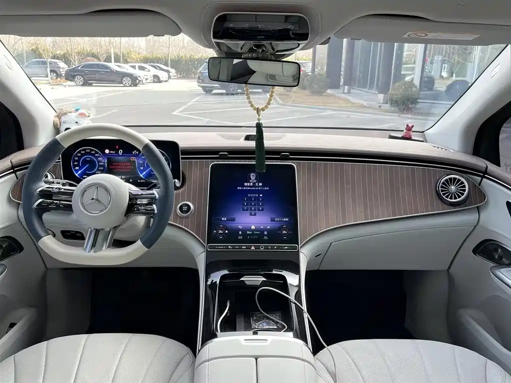 MERCEDES-BENZ EQE SUV