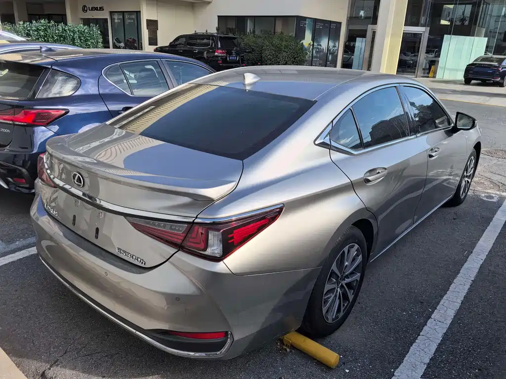 Lexus ES — миниатюра 2