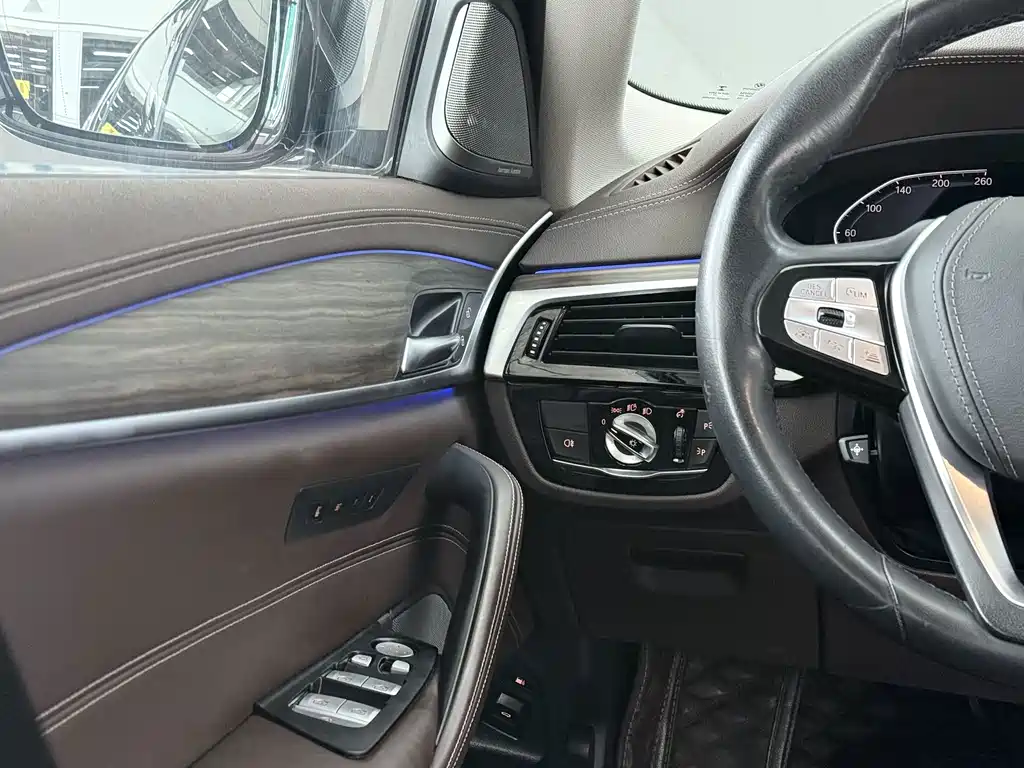 BMW 5 Series New Energy — миниатюра 18